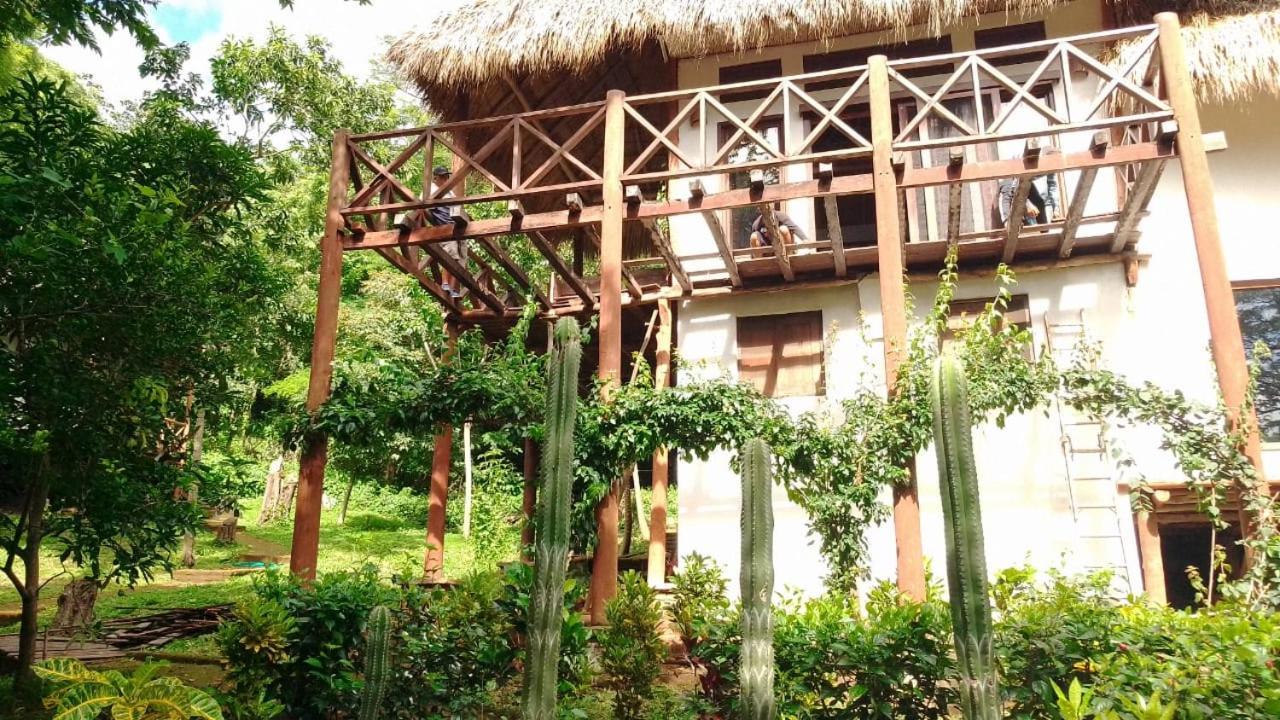 Tuani Ecolodge Tola Exterior photo